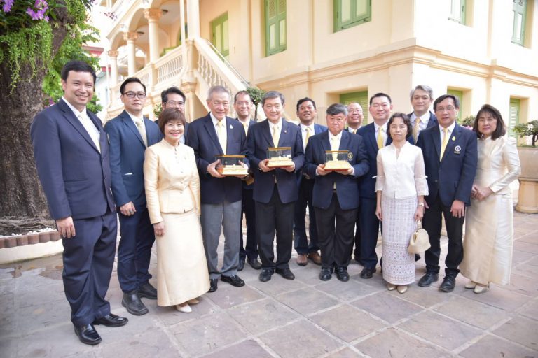 หอสมุดและคลังความรู้ฯ ร่วมเข้าเฝ้าเจ้าพระคุณสมเด็จพระอริยวงศาคตญาณ (อมฺพรมหาเถร)