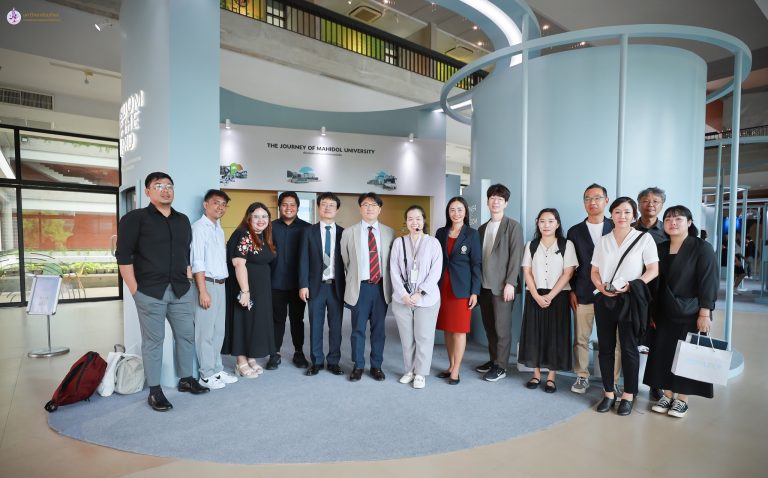 The Archives and Museums Department welcomed a group of students and staff from Hanyang University (HYU), Korea.