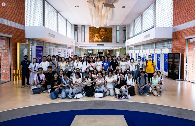 The Archives and Museums Department welcomed participants of the Thai Language and Culture Learning Project.