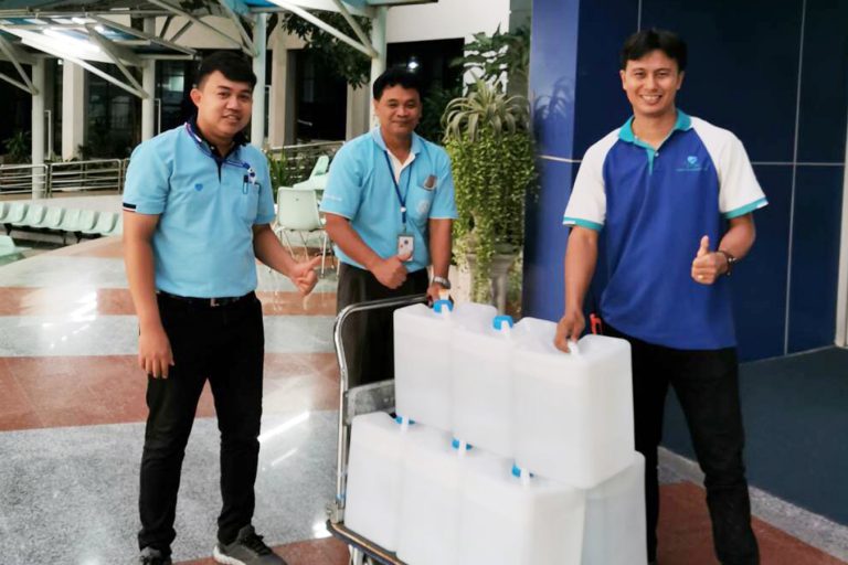 หอสมุดและคลังความรู้ฯ ได้จัดซื้อและจัดเก็บ Alcohol 70% อย่างถูกต้อง โดยได้รับคำแนะนำจากศูนย์ COSHEM