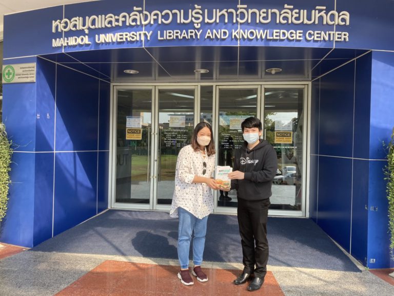 หอสมุดและคลังความรู้ฯ รับมอบหนังสือยอดเชฟเทพนักปรุง