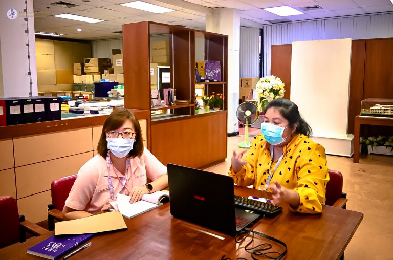 งานบริหารจดหมายเหตุ ฝ่ายจดหมายเหตุและพิพิธภัณฑ์ฯ ให้ความรู้ เรื่อง แนวทางการประเมินคุณค่าเอกสารจดหมายเหตุมหาวิทยาลัยมหิดล พ.ศ. 2565 แก่บุคลากรสำนักงานอธิการบดี