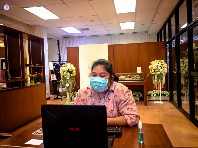 งานบริหารจดหมายเหตุ ฝ่ายจดหมายเหตุและพิพิธภัณฑ์ฯ ให้ความรู้ เรื่อง แนวทางการประเมินคุณค่าเอกสารจดหมายเหตุมหาวิทยาลัยมหิดล พ.ศ. 2565 แก่บุคลากรคณะเภสัชศาสตร์