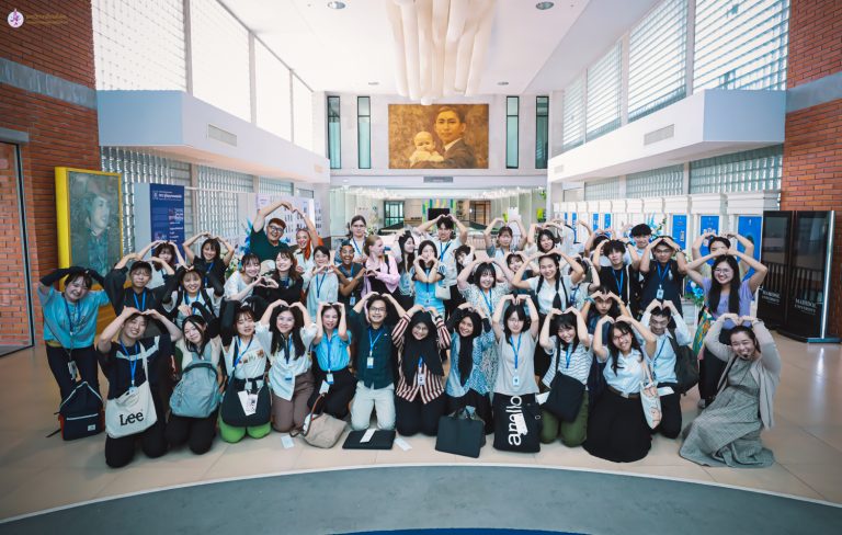 ฝ่ายจดหมายเหตุและพิพิธภัณฑ์ฯ ให้การต้อนรับคณะนักศึกษาผู้เข้าร่วมโครงการหลักสูตรภาคฤดูร้อน “Sawasdee Thailand Summer 2023 Batch 2”