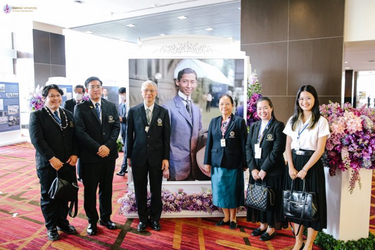 ฝ่ายจดหมายเหตุและพิพิธภัณฑ์ฯ เยี่ยมชมนิทรรศการเฉลิมพระเกียรติสมเด็จเจ้าฟ้ามหิดล สมเด็จพระมหิตลาธิเบศร อดุลยเดชวิกรม พระบรมราชชนก
