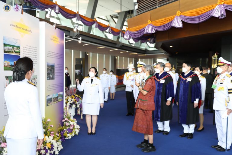 นิทรรศการขิดตะขอสลับเอื้อ ทอเส้นด้ายจากภูมิปัญญาสู่การพัฒนาอย่างยั่งยืน
